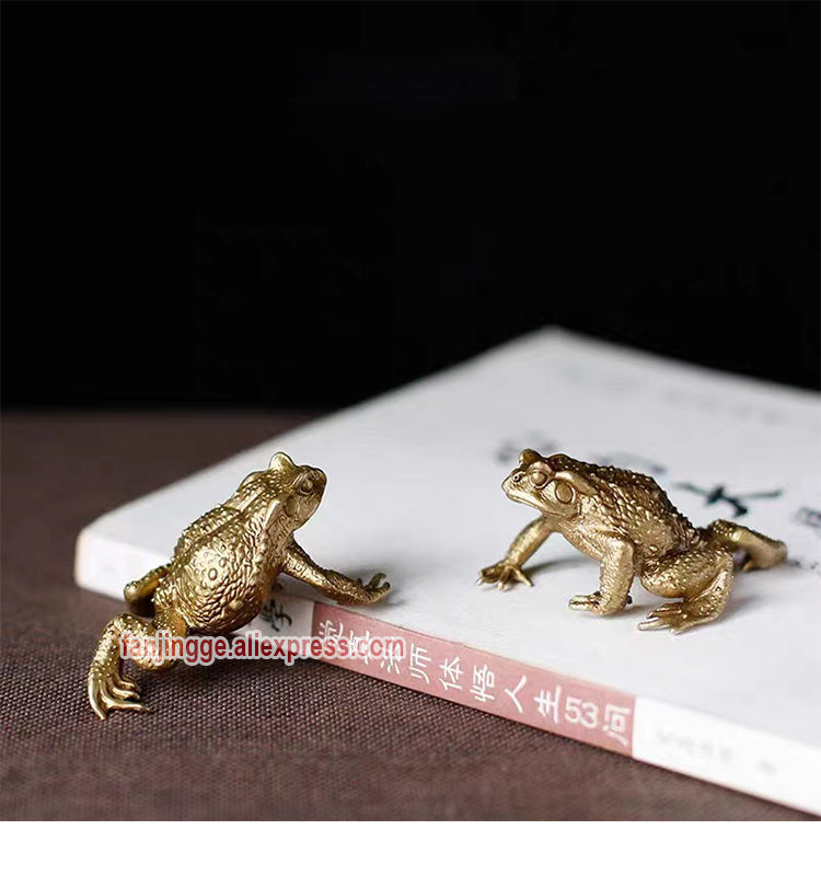 Feng Shui Brass Fortune Toad Figurine – Chinese Coin Money Frog for Wealth Luck, Home Decor, Gift, or Desk Ornament
