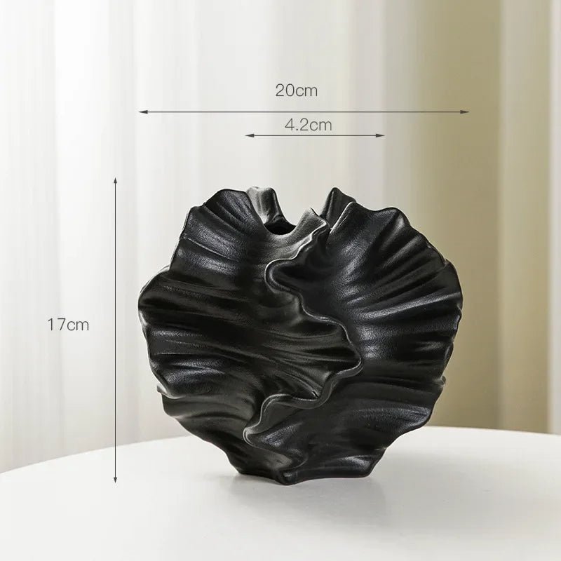 Nordic Ceramic Vase with Irregular Curves – Petal-Inspired Design for Stunning Flower Arrangements and Chic Home Décor