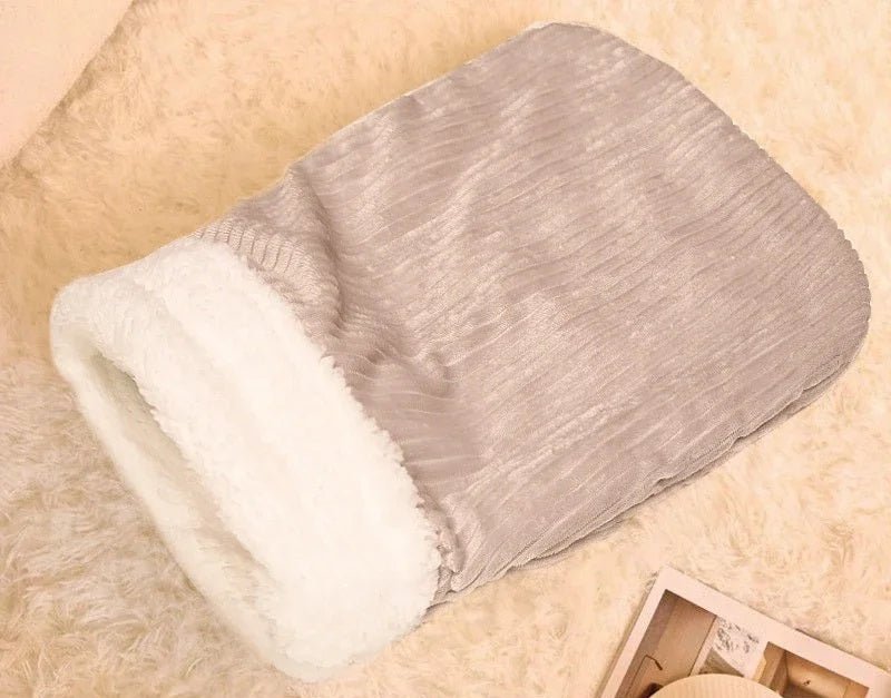 Semi-Closed Pet Warm Sleeping Bag – All-Season Warm & Secure Sleeping Bed for Ultimate Pet Comfort