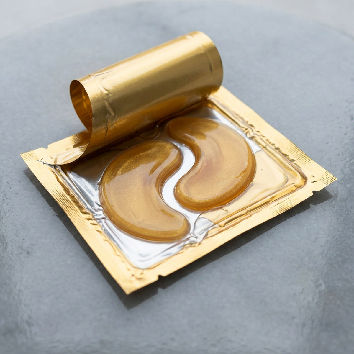 Gold Under-Eye Gel Patches — Cooling Hydrogel Eye Masks in Single-Use Foil Sachets, 20–30 Minute Wear