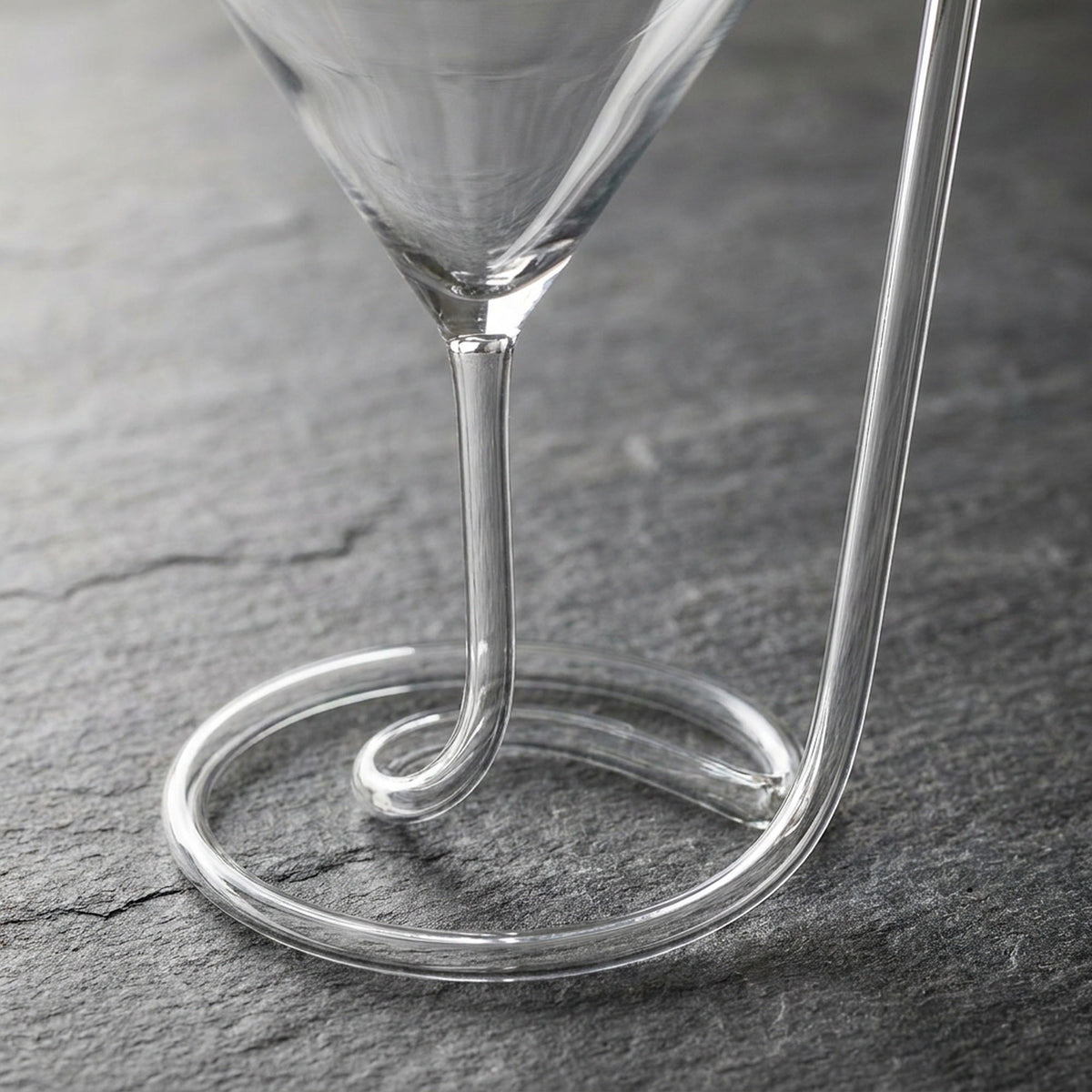 Spiral Straw Cocktail Glass– Stylish Triangle Wine Glass with Built-in Straw for Martini, Whiskey & Party Elegance