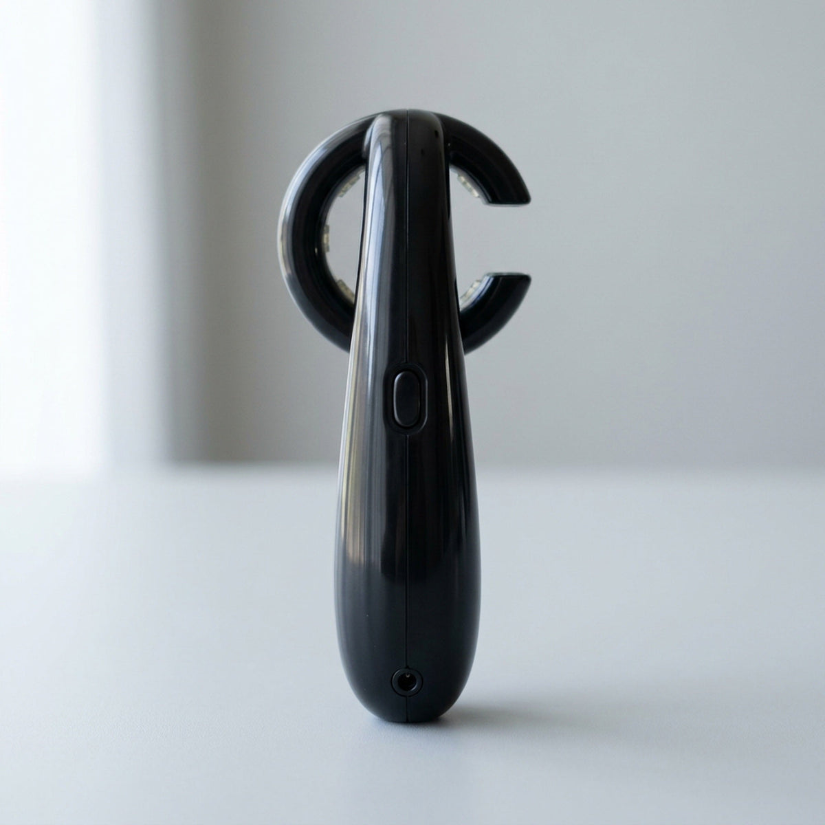 Handheld Vein Finder - Rechargeable Red-Light Vein Illuminator with an Open LED Ring Head