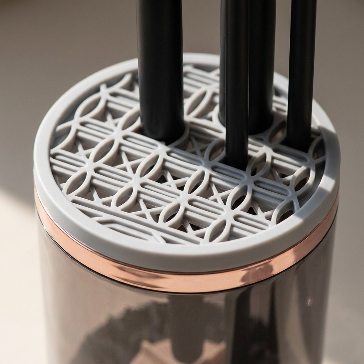 Electric Makeup Brush Cleaner Cup with Silicone Holder Lid and Cleaning Mat, USB Powered