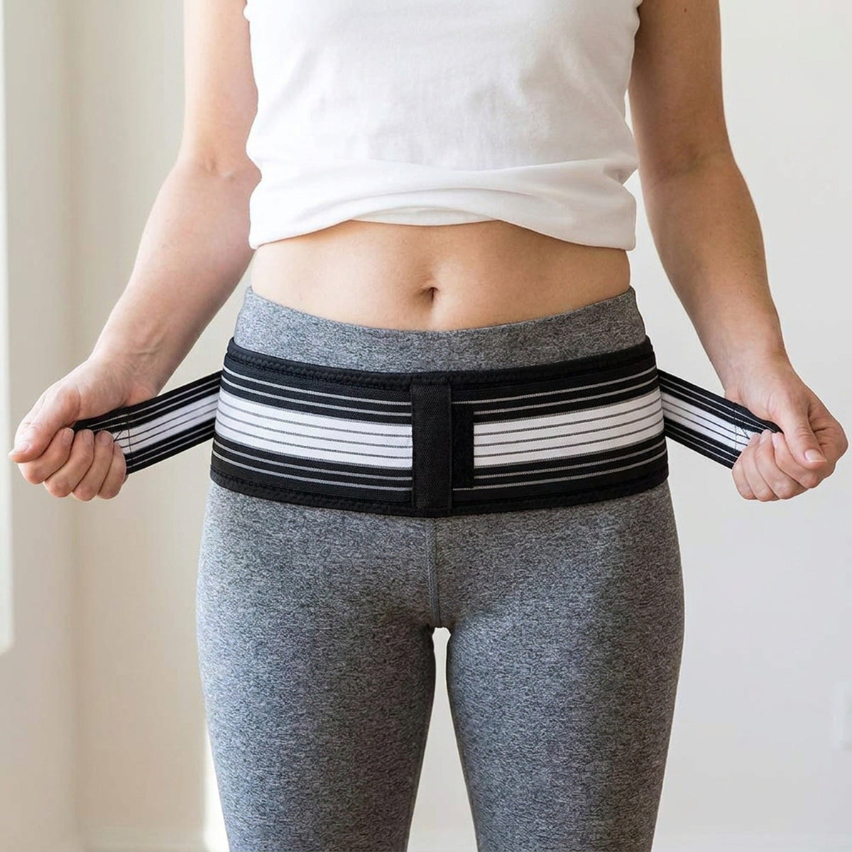 Sacroiliac Hip Support Belt - Adjustable Compression Belt for the Hips and Lower Back, One Size, Black