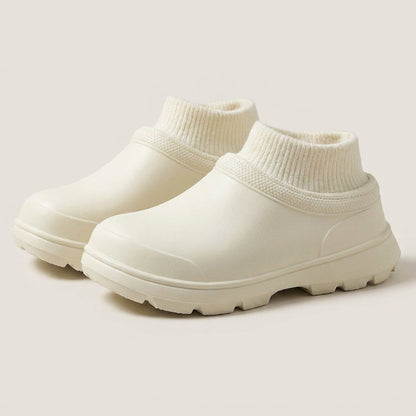 Winter Non-Slip Waterproof Shoes – Fur-Lined, Oil-Resistant Footwear for Chefs, Gardeners, & More