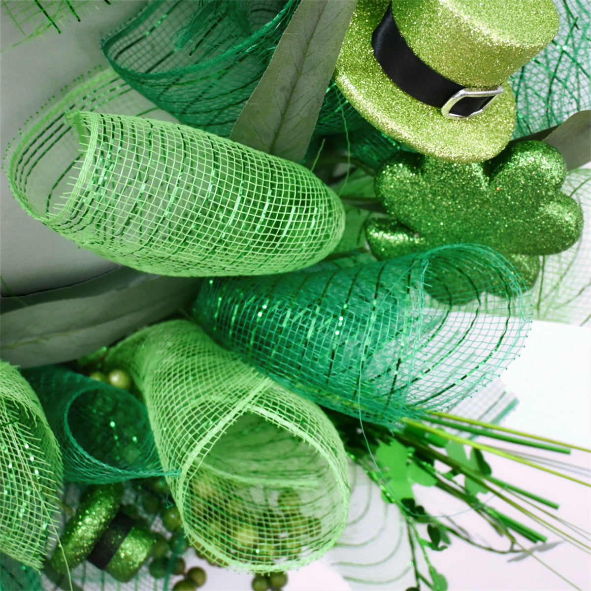 Mini Irish Hat Door Hanging – 20" Mesh Bowknot Wall Décor with Shamrocks for a Whimsical St. Patrick’s Day Entryway Accent