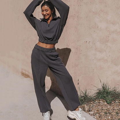 Two-Piece Longsleeve Turtle Neck Sports Suit – Oversized Polo Zipper Sweatshirt and Jogger Pants for Autumn Comfort