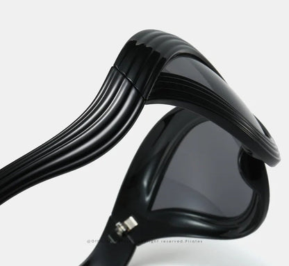 Oversized Cat Eye Futuristic Sunglasses – UV400 Y2K Punk-Style 2000s Party Glasses for Bold Summer Fashion and Cool Statement Looks