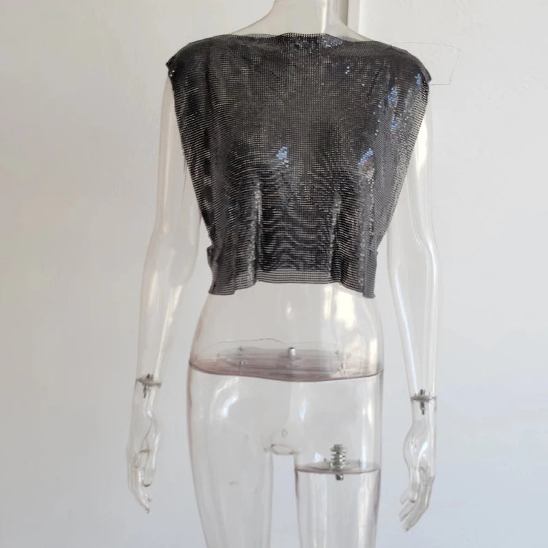 Metal Buckle Sleeveless Top – Women’s Summer Fashion Shirt with Chain Detail for Bold Streetwear Looks