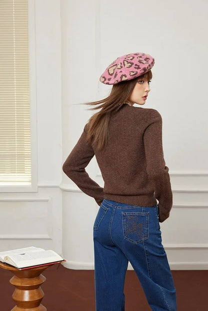 Autumn/Winter Cat Pattern Jacquard Sweater – Slim-Fit Short Pullover for Women with Playful Leg Cartoon Print, Cozy Seasonal Knit Style