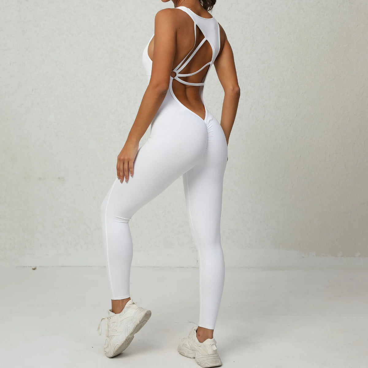 Sporty Sleeveless Women’s Fitness Jumpsuit – V-Shaped Back Design Jumpsuit, Gym-Ready Overalls Set for Yoga, Running & Workout in Bold Colors