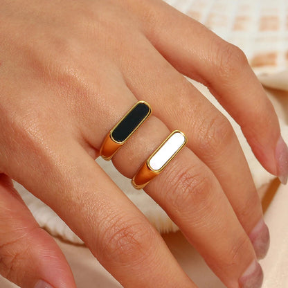 Natural Shell Ring – Elegant 18K Gold Plated Stainless Steel Stripe Ring for Women’s Chic Minimalist Everyday Jewelry