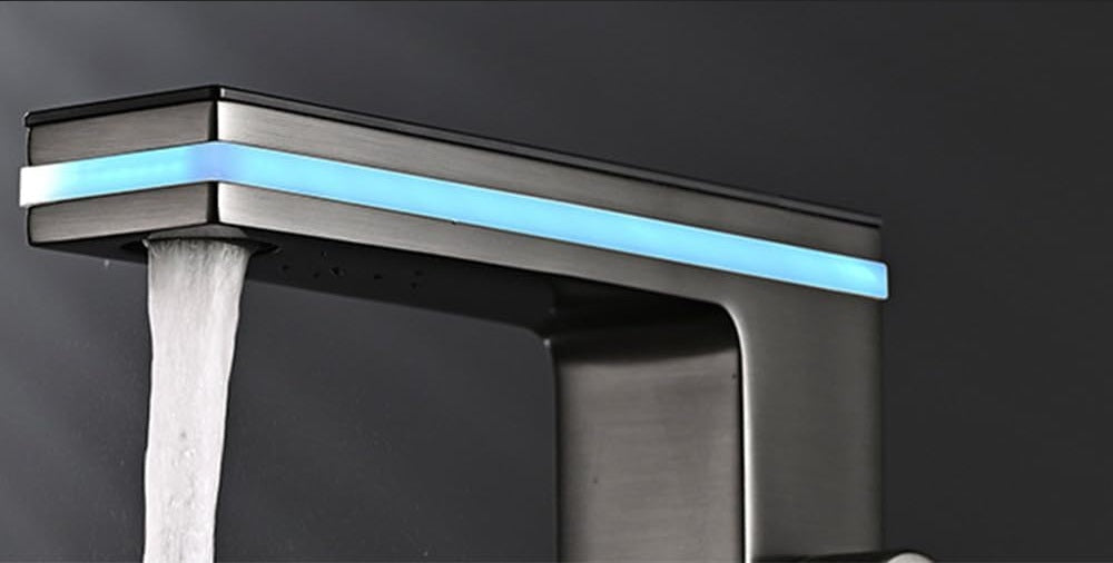 LED Smart Brass Basin Faucet – Deck-Mounted Hot & Cold Water Tap with Digital Display for Modern Bathrooms