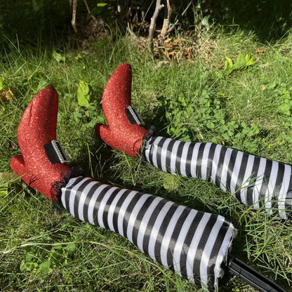 Halloween Witch Legs Yard Props – 2pcs Upside-Down Wizard Feet with Boot Stakes for Front Lawn Outdoor Party Decoration