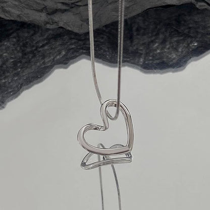 Hollow Heart Pendant Necklace – Stainless Steel Clavicle Chain for Women, Chic & Simple Gift