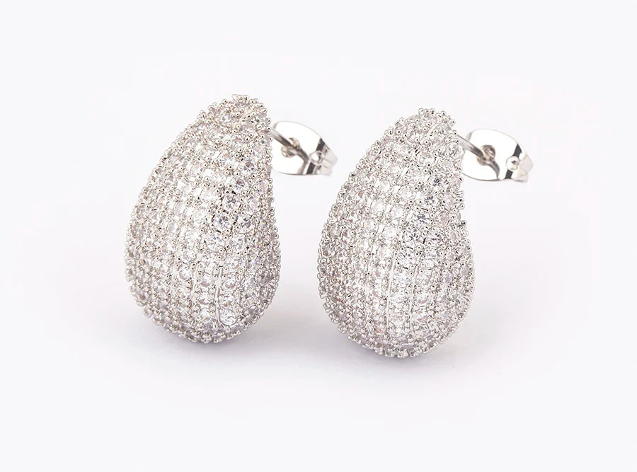 Glossy Waterdrop Zircon Earrings – Lightweight Chunky Gold or Silver Hoops with Hollow Design for Trendy Women’s Fashion Jewelry Looks