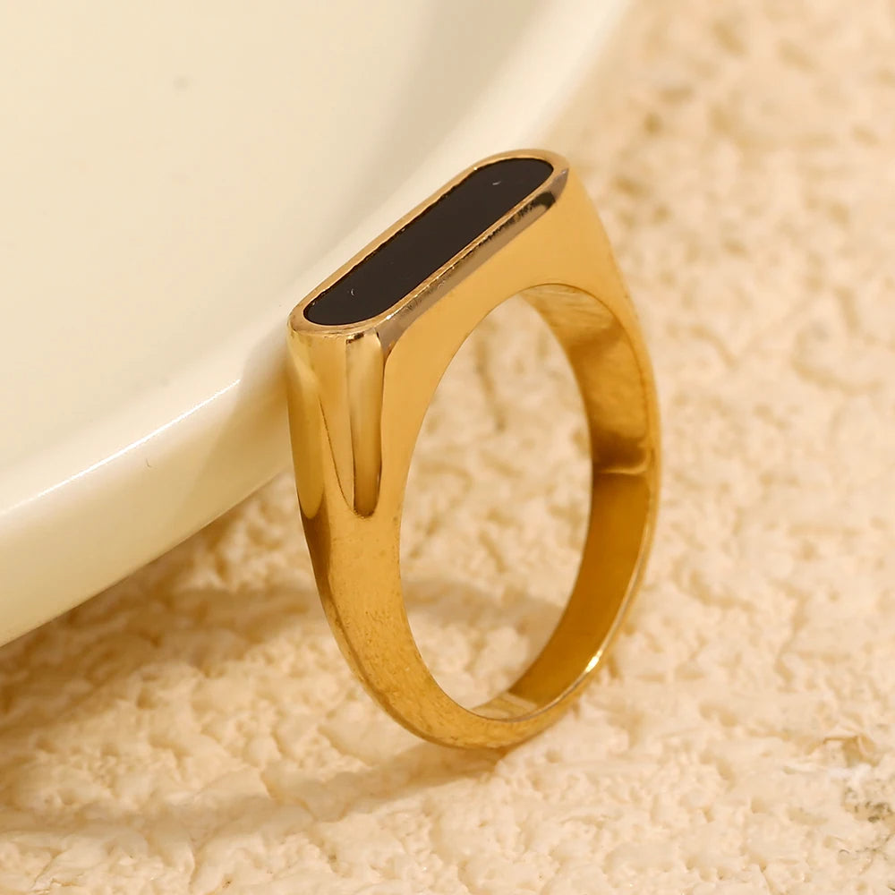 Natural Shell Ring – Elegant 18K Gold Plated Stainless Steel Stripe Ring for Women’s Chic Minimalist Everyday Jewelry