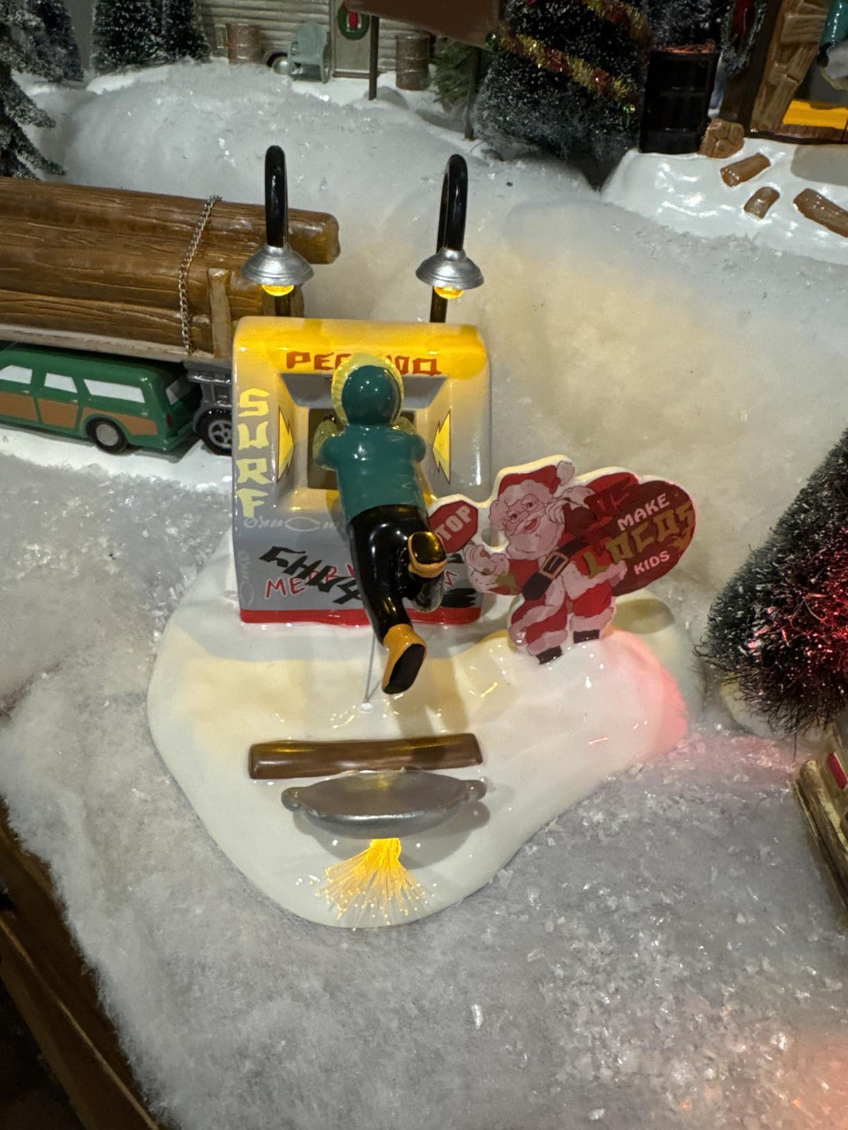 Snow Village Christmas Vacation Figurine – Clark’s End Run 5.9” Lit Scene Collectible Holiday Decoration, Multicolor Display Piece