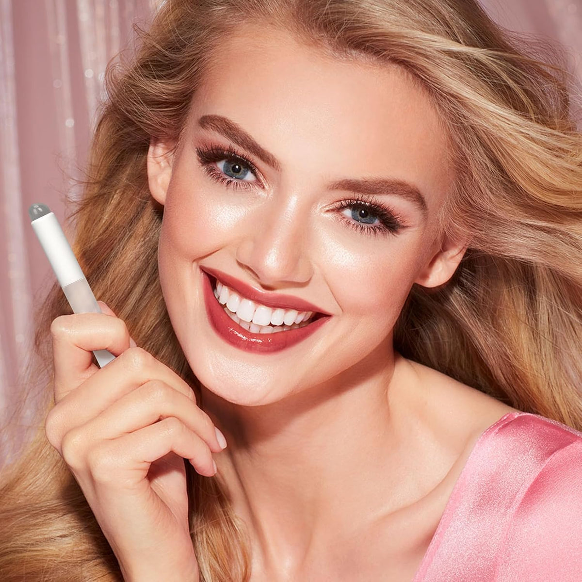 Dual-Head Silicone Lip Brush with Cover – Soft Concealer Applicator, Fingertip-Feel Makeup Brush for Precise Lipstick Blending