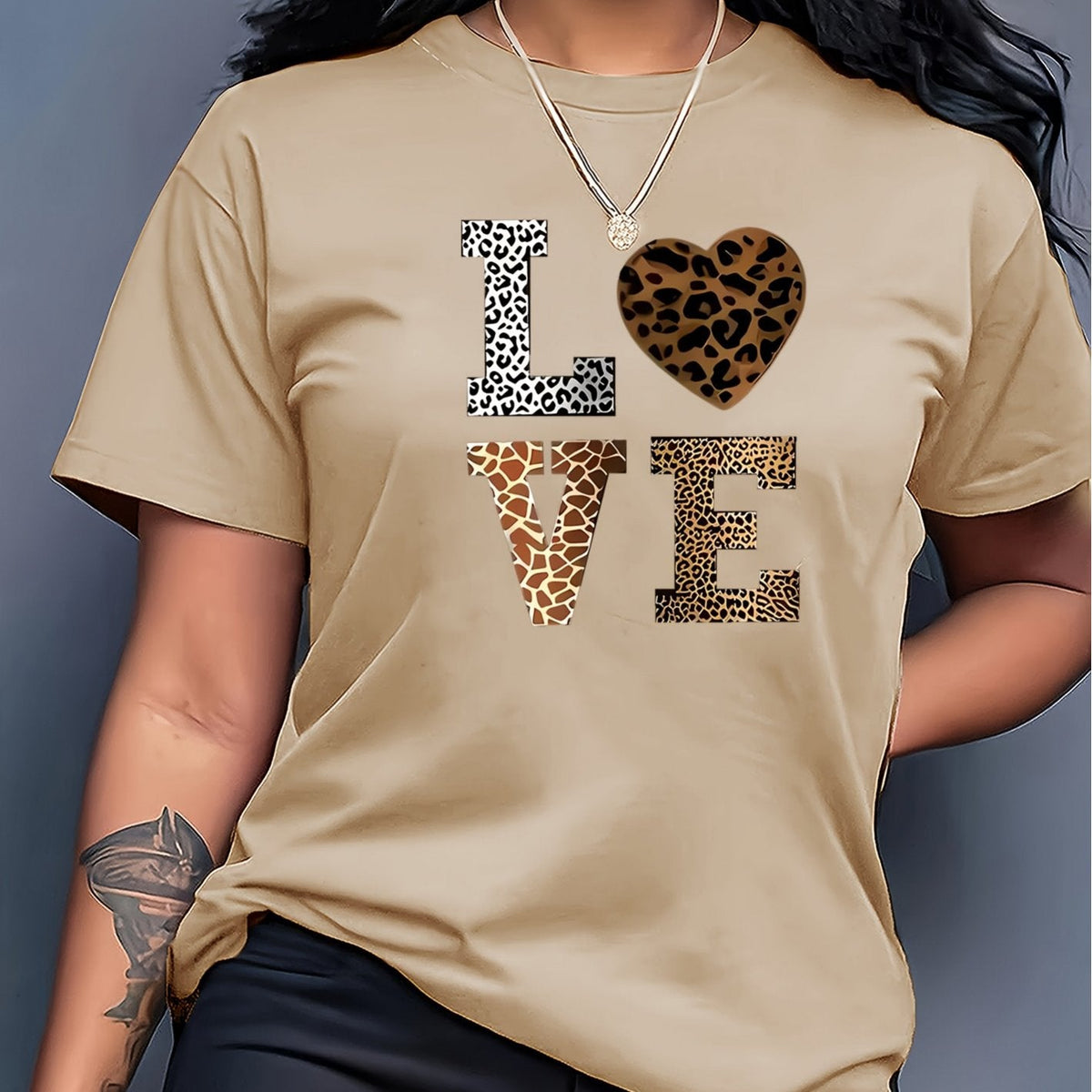 White Leopard Heart Graphic T-Shirt – Casual Round Neck Short Sleeve Cotton Tee for Everyday Fashion and All-Season Wear