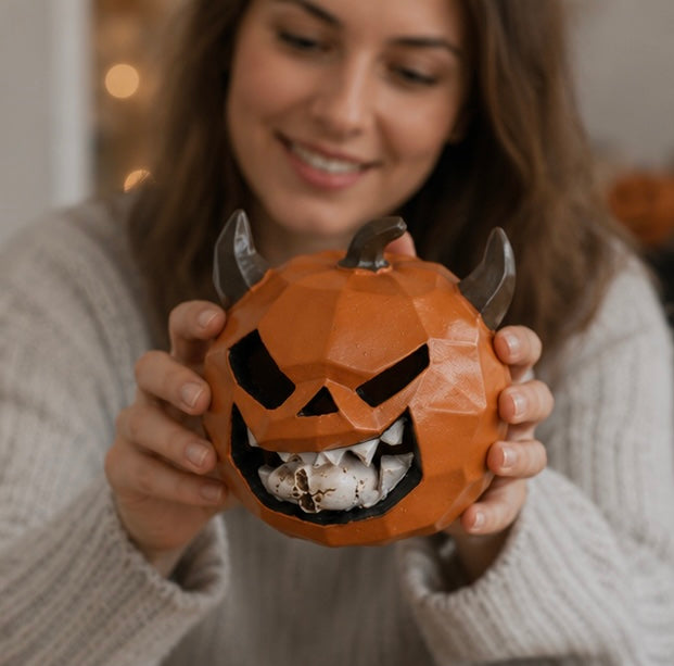 Halloween Pumpkin Skull Resin Figurine – Horror-Themed Decorative Ornament for Desktop Display, Creepy Crafts, and Festive Haunted Atmosphere Props