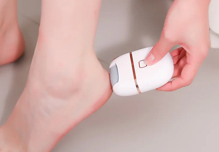 Electric Foot Scraper with 3 Grinding Heads – Two-Speed Callus Remover for Soft Feet, Powerful Rechargeable Tool for Home Pedicure Routine