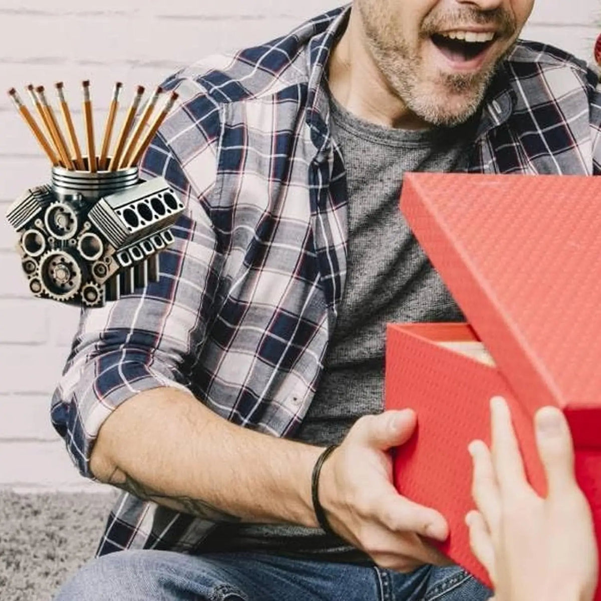 Creative V8 Engine Pen Holder - Eye-Catching Desk Ornament for Gearheads, Office Fun & Unique Gift Idea for Men