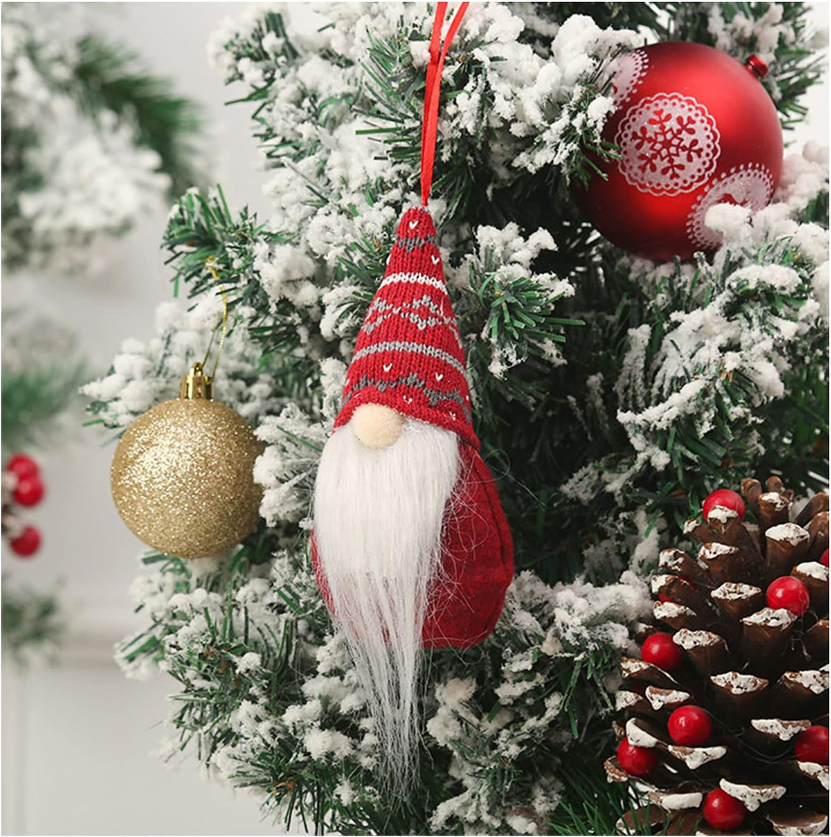 Santa Faceless Gnome Wall Decor – Adorable Hanging Christmas Dwarf Ornament for Xmas Trees, Holiday Dinners, Festive Home Styling, and Cozy Seasonal Atmosphere