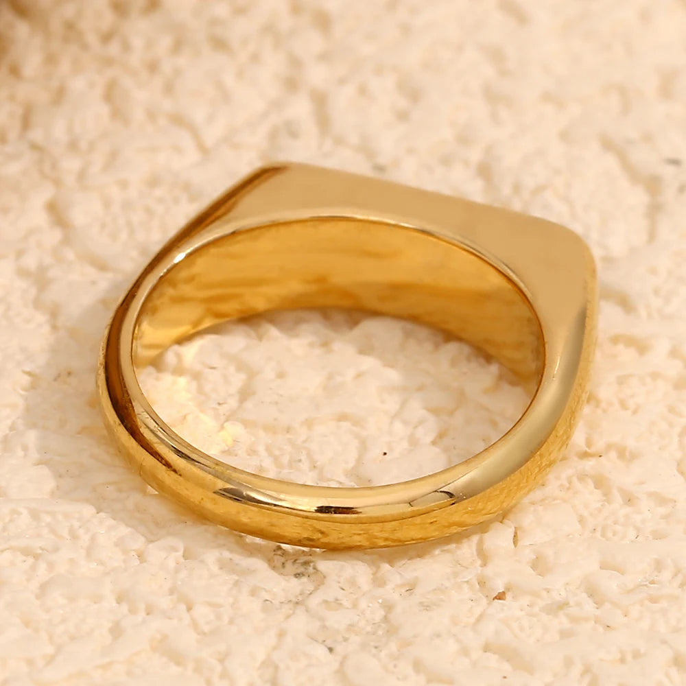 Natural Shell Ring – Elegant 18K Gold Plated Stainless Steel Stripe Ring for Women’s Chic Minimalist Everyday Jewelry
