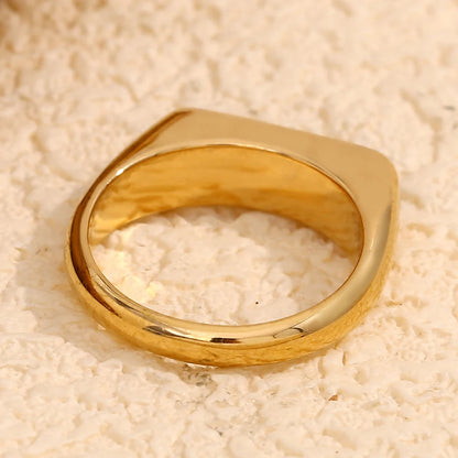 Natural Shell Ring – Elegant 18K Gold Plated Stainless Steel Stripe Ring for Women’s Chic Minimalist Everyday Jewelry