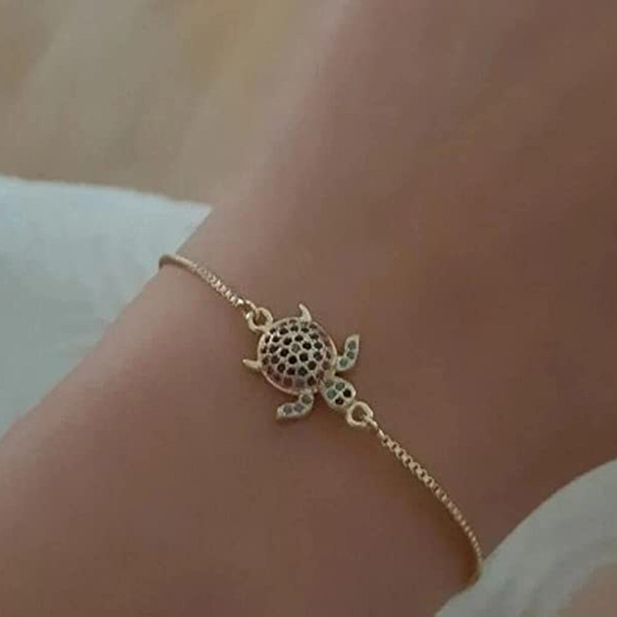 Silver Love Heart Turtle Bracelet – Stainless Steel Lucky Charm Jewelry Gift for Stylish, Romantic Women