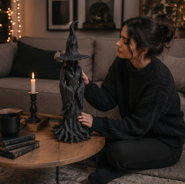 Gothic Halloween Witch Statue – Retro Resin Magician Figurine Collectible Dark Fantasy Ornament for Haunted Festival Home Décor