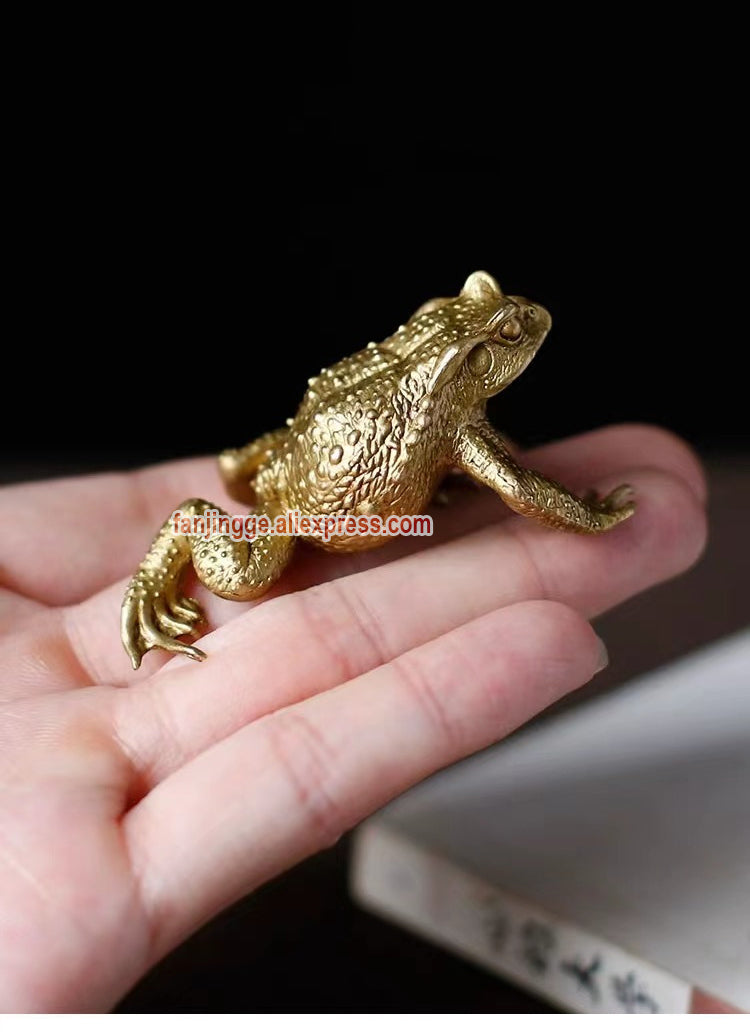 Feng Shui Brass Fortune Toad Figurine – Chinese Coin Money Frog for Wealth Luck, Home Decor, Gift, or Desk Ornament