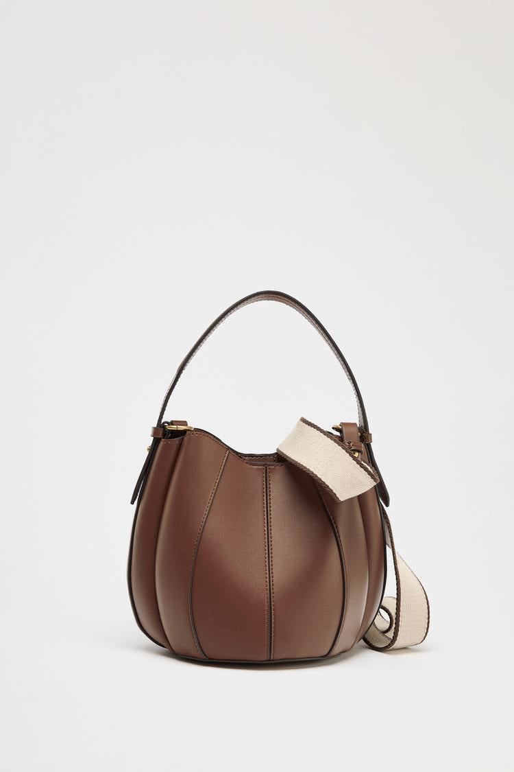 Luxury Designer Bucket Bag – Fashionable Crossbody Handbag with Detachable Wallet Pocket for Everyday Chic