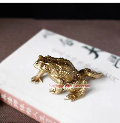 Feng Shui Brass Fortune Toad Figurine – Chinese Coin Money Frog for Wealth Luck, Home Decor, Gift, or Desk Ornament