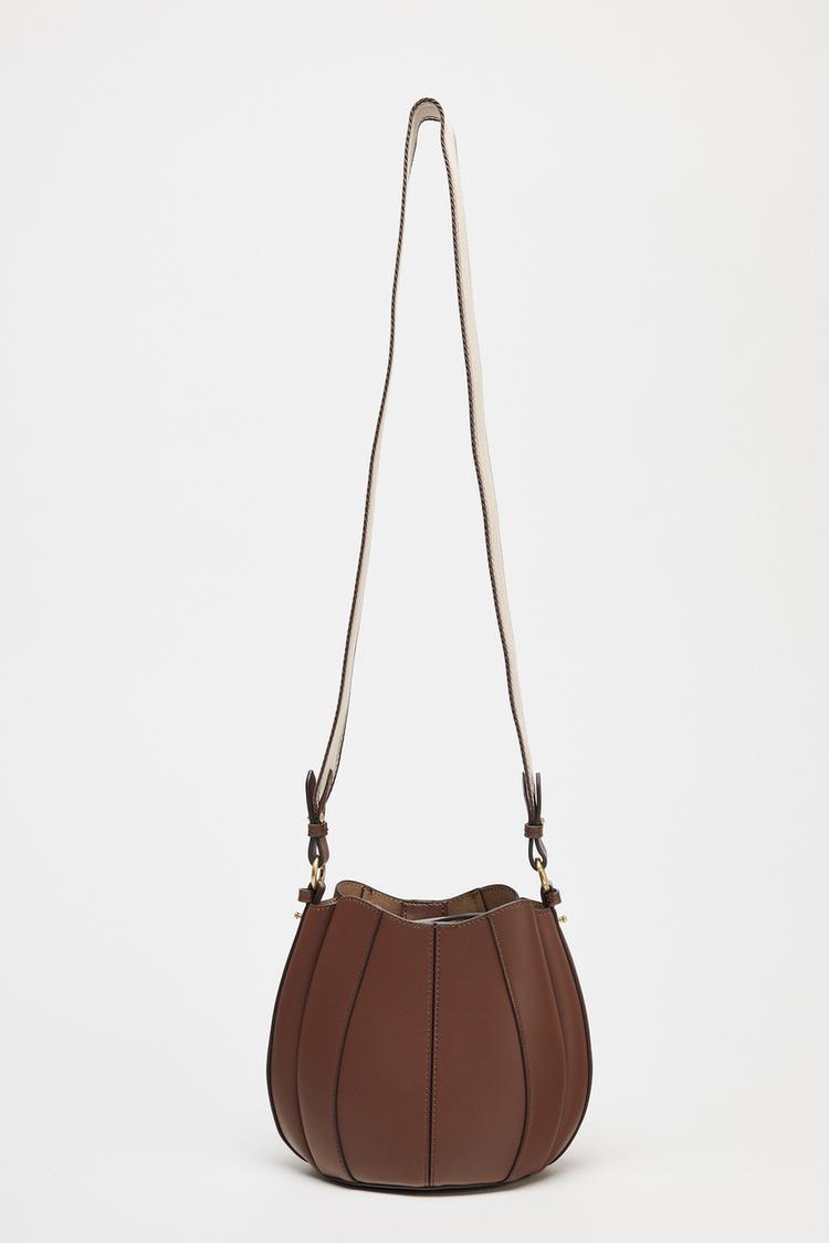 Luxury Designer Bucket Bag – Fashionable Crossbody Handbag with Detachable Wallet Pocket for Everyday Chic