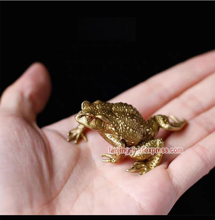 Feng Shui Brass Fortune Toad Figurine – Chinese Coin Money Frog for Wealth Luck, Home Decor, Gift, or Desk Ornament