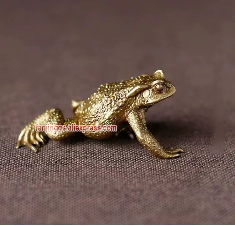Feng Shui Brass Fortune Toad Figurine – Chinese Coin Money Frog for Wealth Luck, Home Decor, Gift, or Desk Ornament