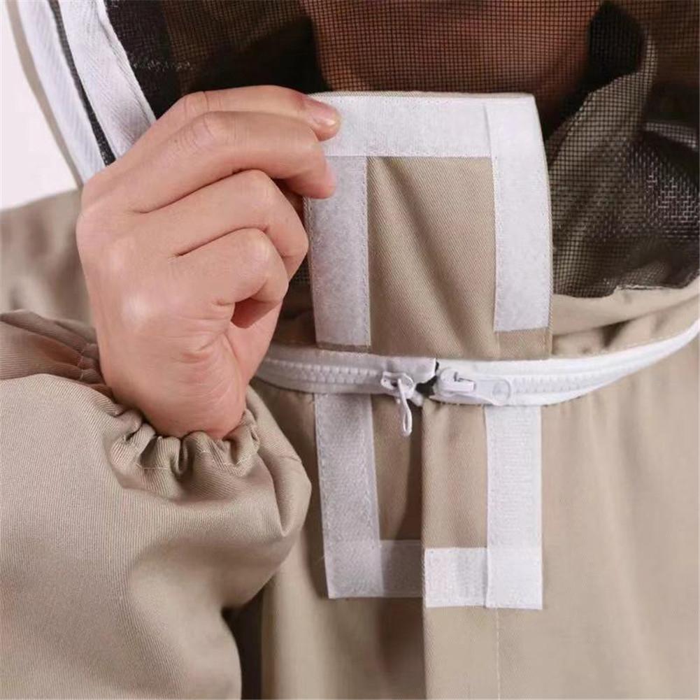 Professional Full-Body Beekeeping Suit with Ventilation and Protective Gloves – Durable Safety Outfit for Beekeepers and Outdoor Apiary Work