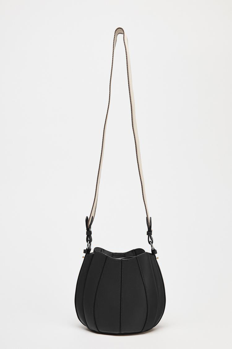 Luxury Designer Bucket Bag – Fashionable Crossbody Handbag with Detachable Wallet Pocket for Everyday Chic