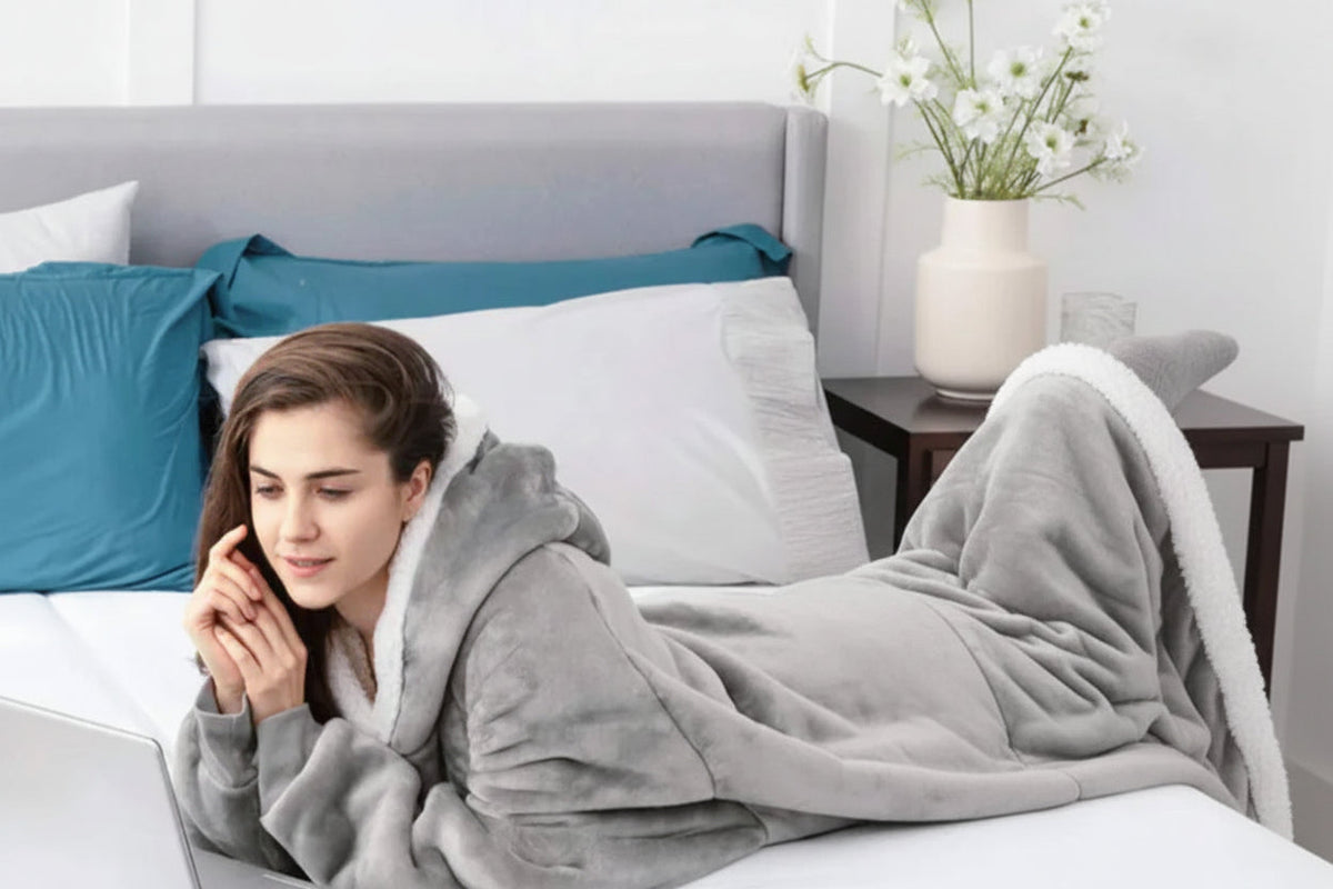 Giant Wearable Blanket Hoodie – 180cm Oversized Flannel Pajamas with Sleeves and Hood for Men and Women, Warm Winter Loungewear