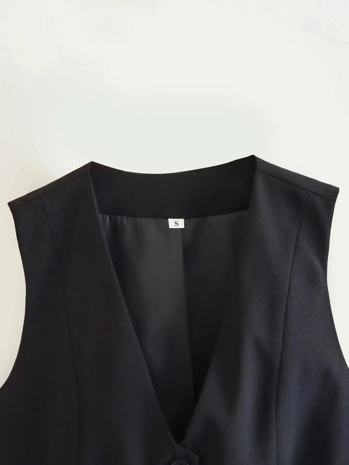 Chic V-Neck Sleeveless Vest – Elegant Women’s Single-Breasted White Waistcoat Top for Stylish Office or Casual Spring Outfits
