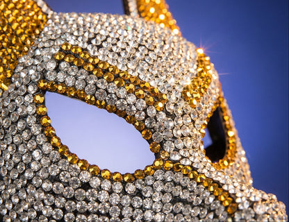 Luxury Rhinestone Wolf Mask – Sparkling Animal Half-Face Masquerade Accessory for Halloween, Costume Balls, Festivals and Dramatic Party Looks
