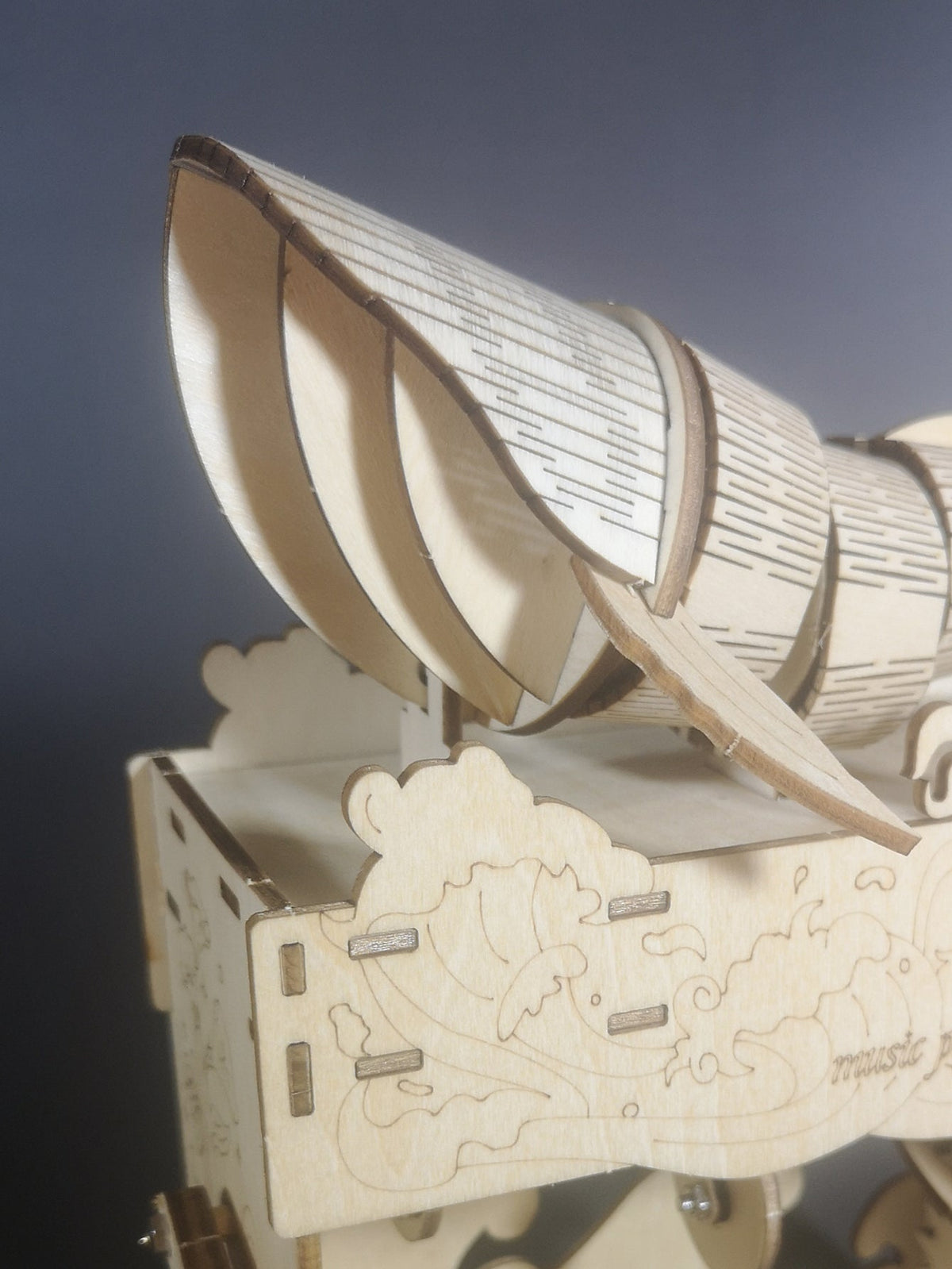 3D Wooden Whale Music Box Puzzle- Handmade DIY Seaside Assembly Model Kit for Birthday Christmas and Creative Home Decoration