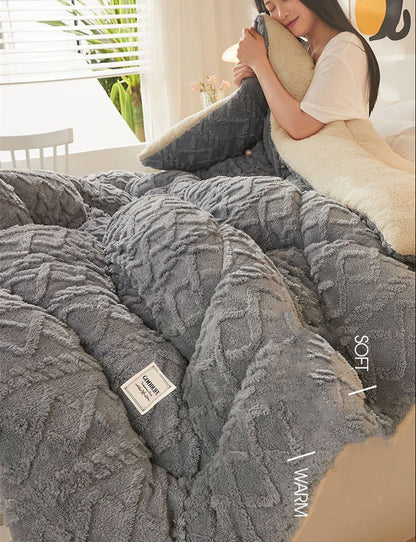 Super Thick Winter Blanket – Warm Artificial Lamb Cashmere Weighted Comforter for Beds and Sofas with Cozy Autumn Cold Weather Comfort