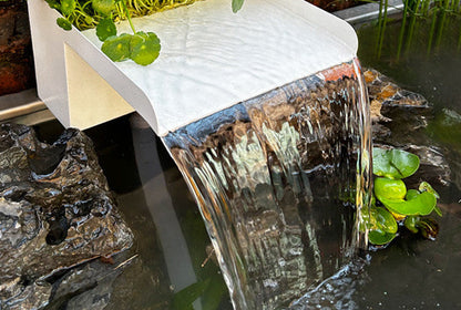 Artificial Rockery Water Fountain – Circulating Pool Feature with Pump, Waterfall Outlet and Filtration System for Gardens, Patios and Decorative Landscapes