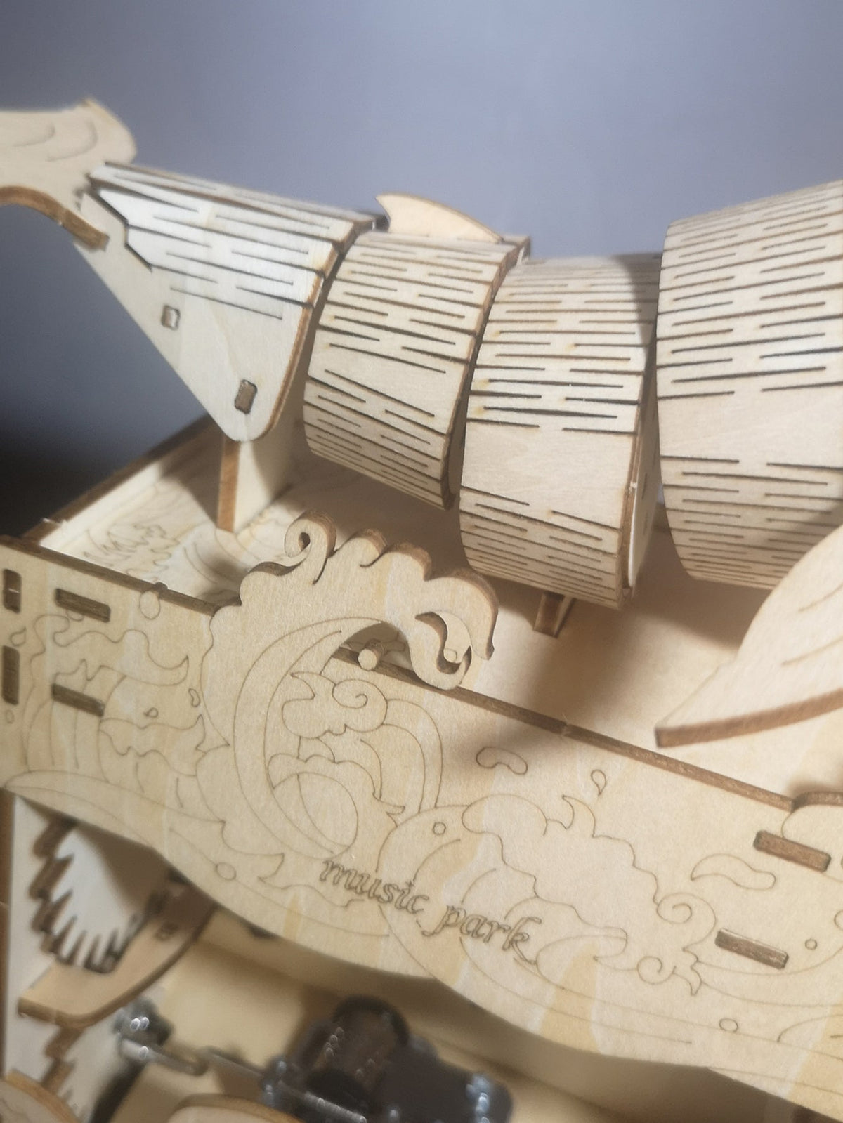 3D Wooden Whale Music Box Puzzle- Handmade DIY Seaside Assembly Model Kit for Birthday Christmas and Creative Home Decoration