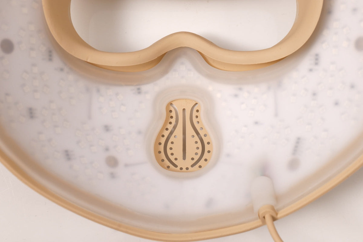Hello Face M300 LED Mask – Flexible 4D Contouring Silicone Photon Therapy Mask for Comfortable, Light-Blocking At-Home Facial Skin Care