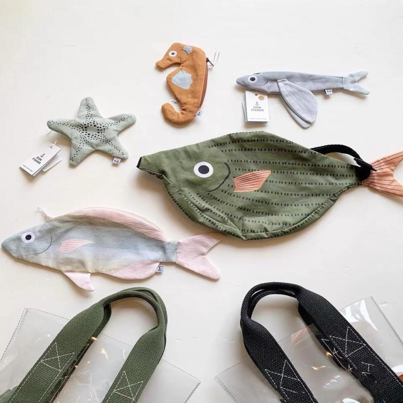 Kid’s Tropical Fish Waist Bag – Green Waterproof Coin Holder Crossbody Purse for Children’s Travel, Outdoor Adventures & Everyday Lightweight Storage
