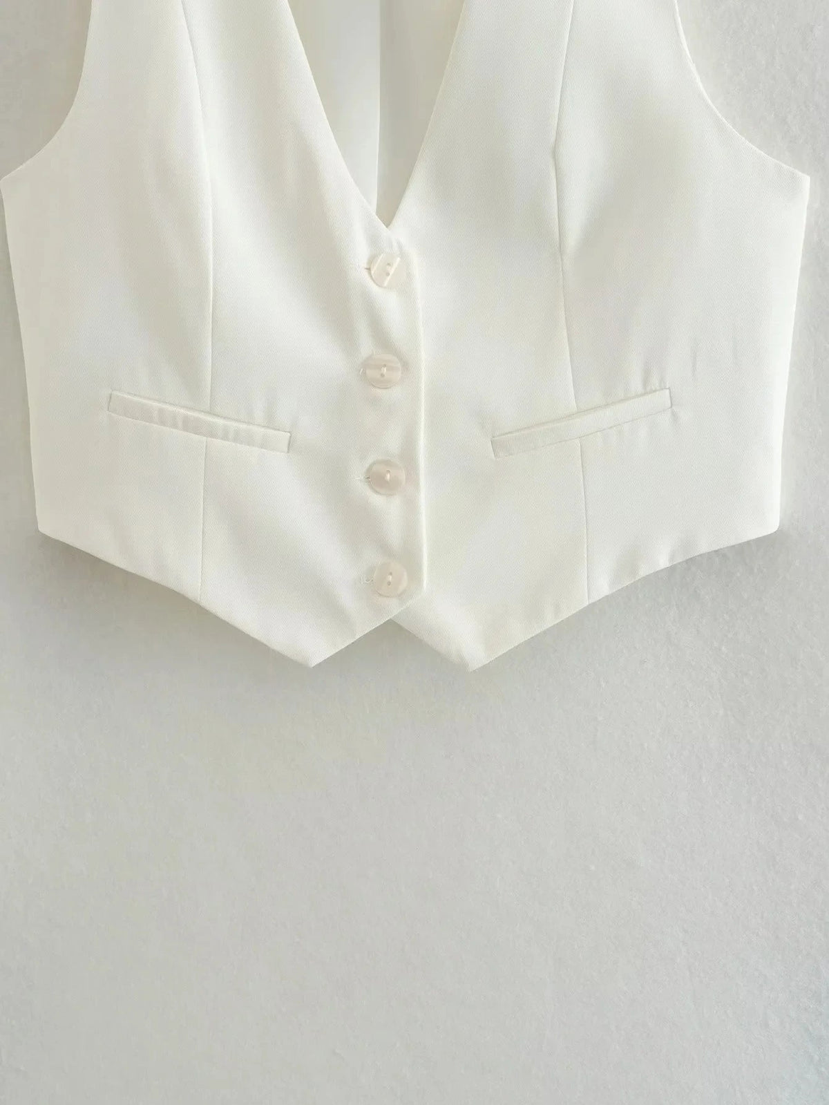 Chic V-Neck Sleeveless Vest – Elegant Women’s Single-Breasted White Waistcoat Top for Stylish Office or Casual Spring Outfits